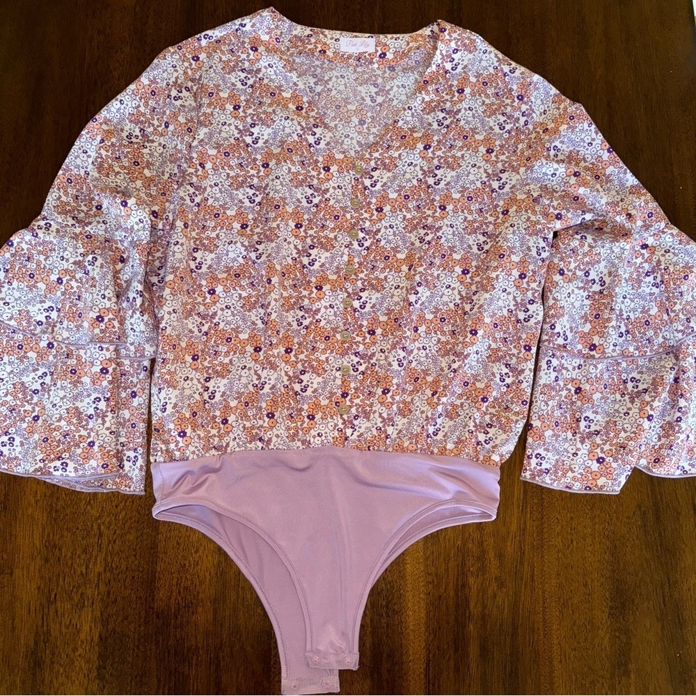 Pink Lily Floral‎ Bodysuit Bell Long Sleeves Size Small